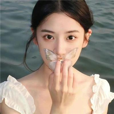 闭上眼睛活着很容易